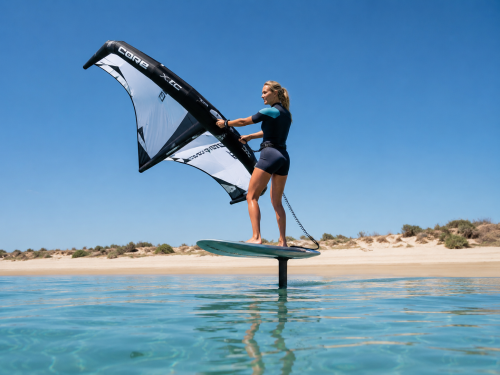 Wingfoilen. Cusus en losse lessen bij Algarve Surf Center Wingfoilen is ideaal als er wat minder wind is
